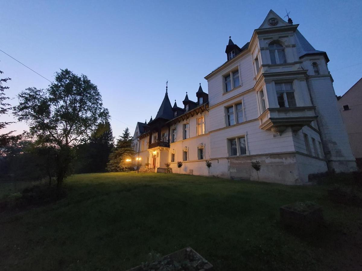 Palac Lawica- Splywy Przelomem Bardzkim Kladsko Exteriér fotografie